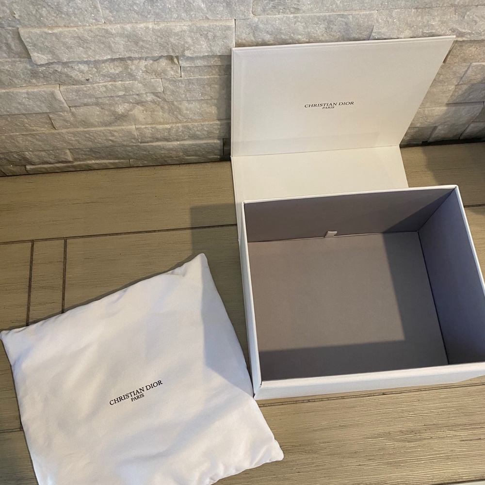 Dior box and cushion